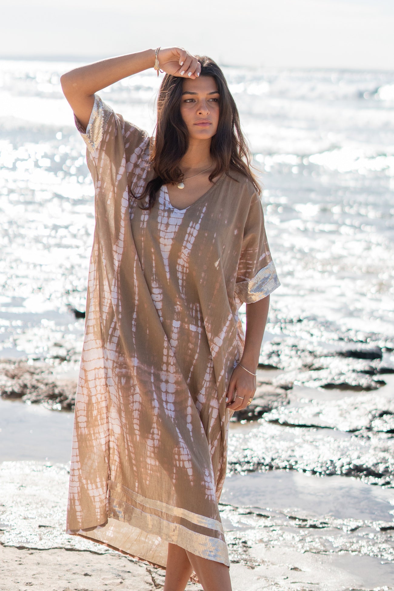 Vêtement bohème en tie-dye taupe de la marque ibzmode, Brands of Ibiza