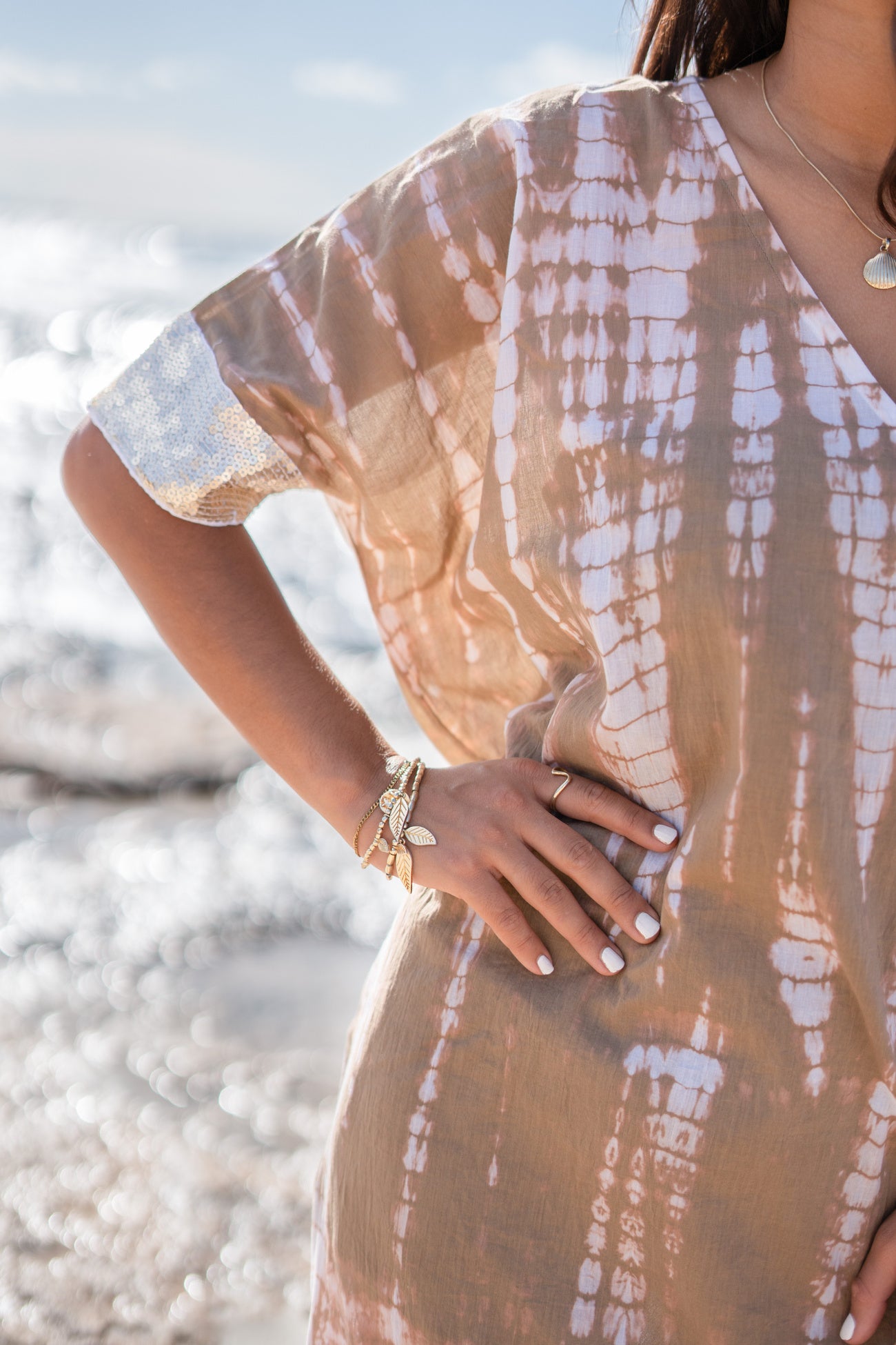 Vêtement bohème en tie-dye taupe de la marque ibzmode, Brands of Ibiza
