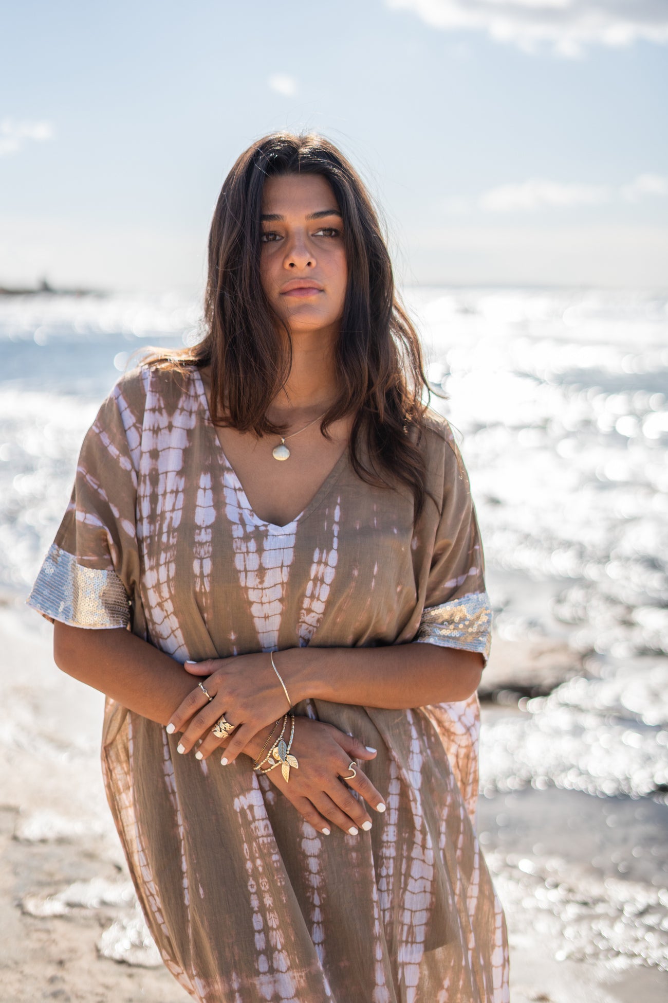 Vêtement bohème en tie-dye taupe de la marque ibzmode, Brands of Ibiza