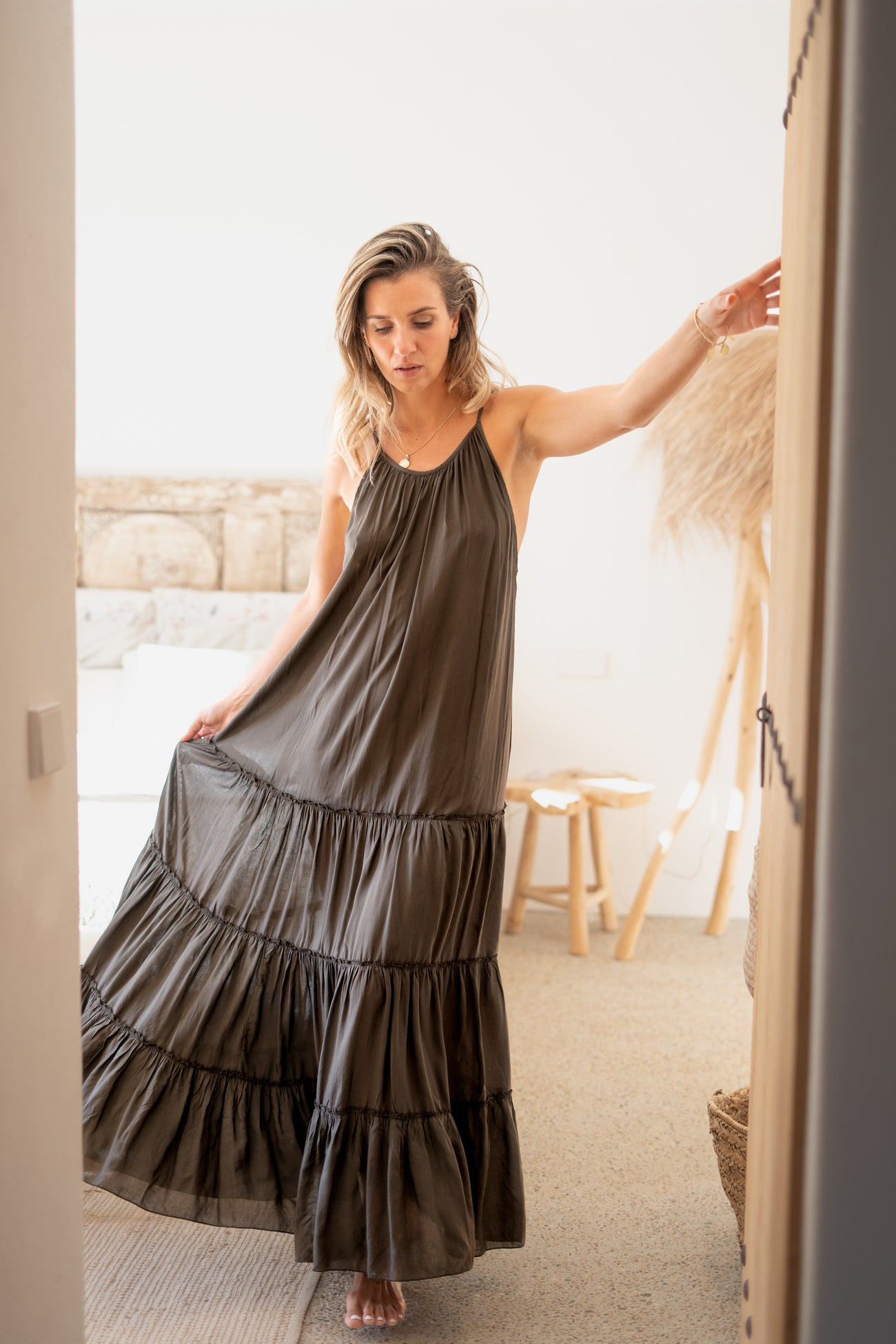 Bohemian jurk in dark taupe van ibzmode, Brands of Ibiza