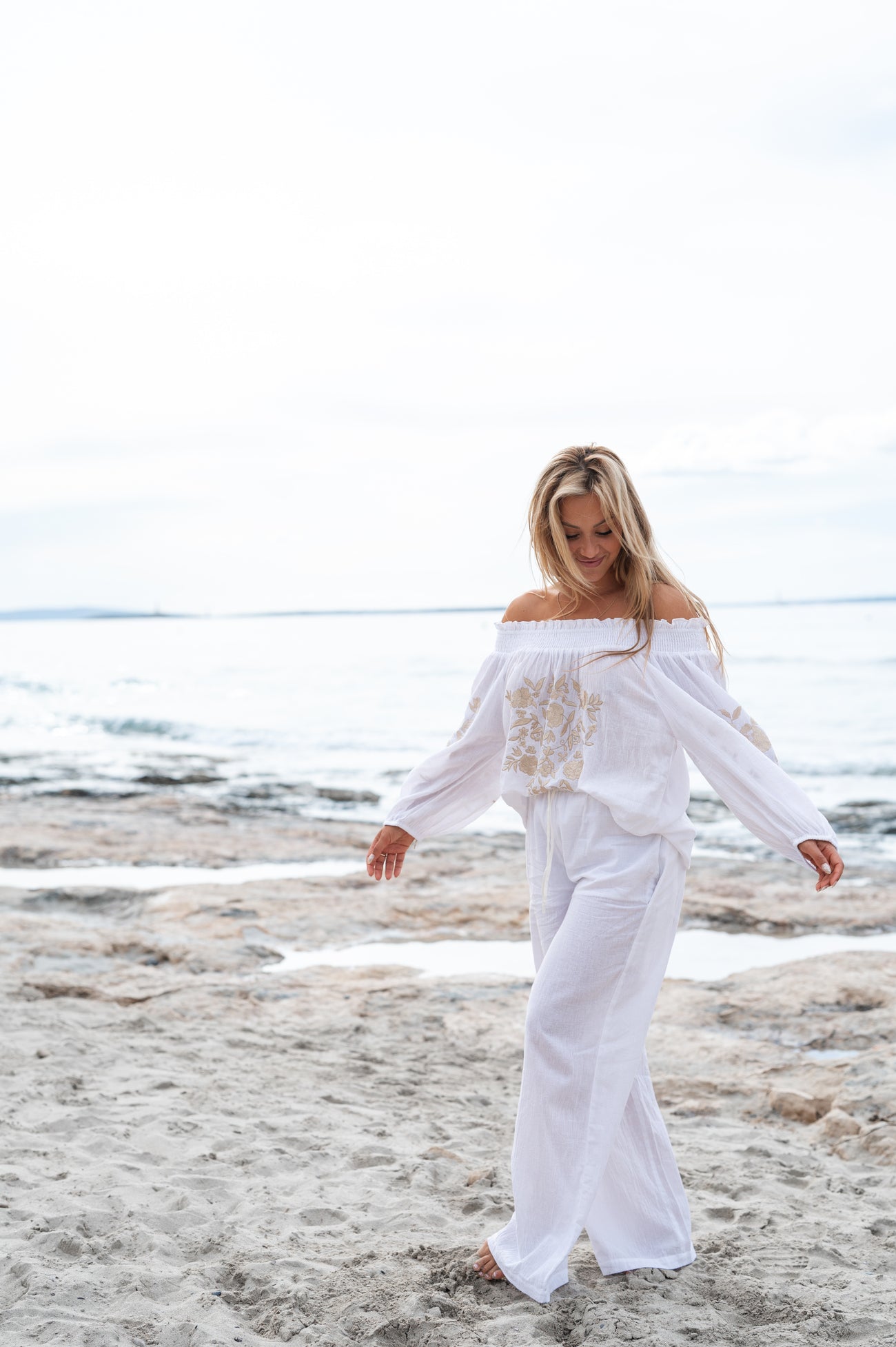Bohemian blouse in white van ibzmode, Brands of Ibiza