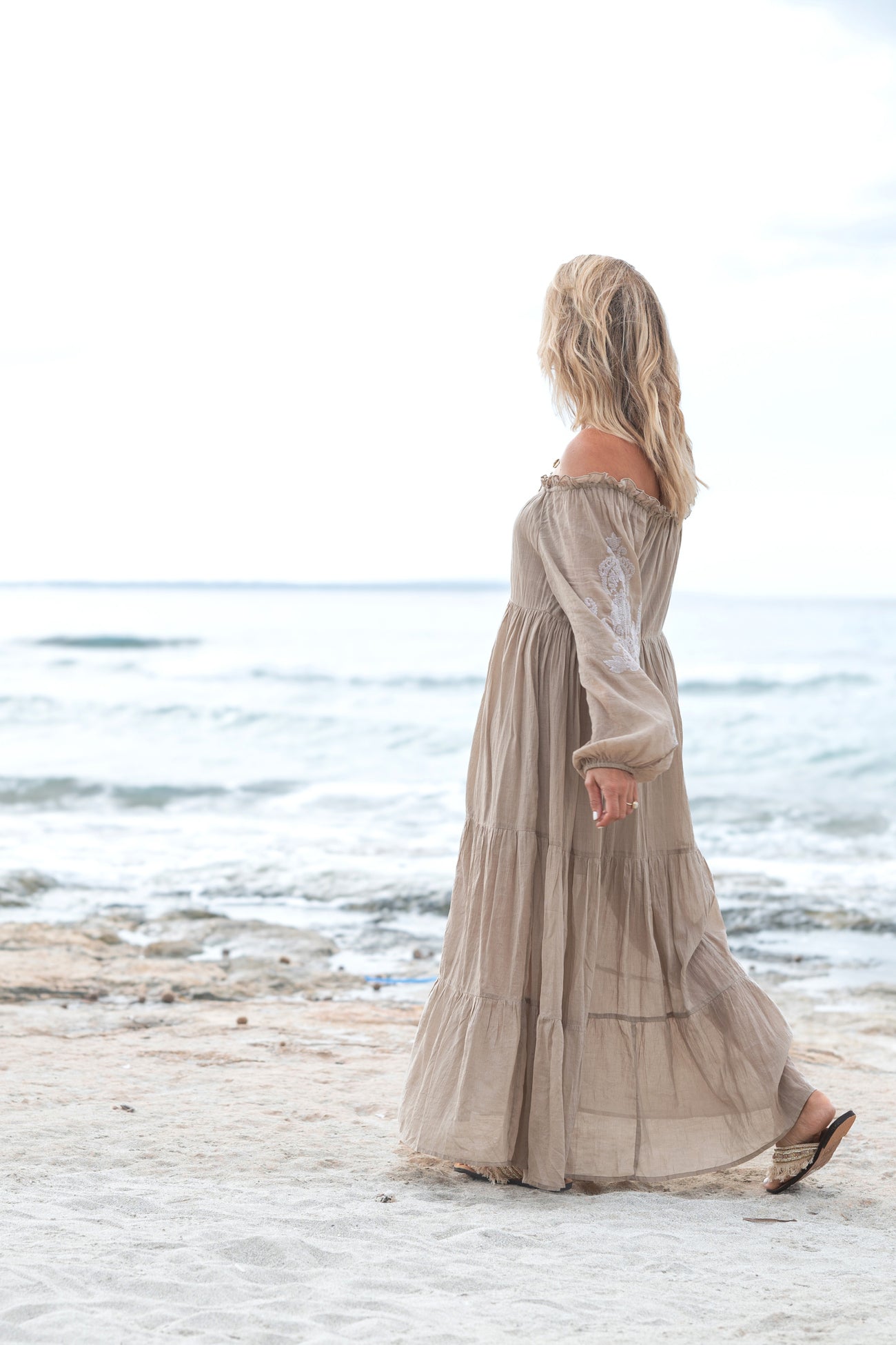 Bohemian jurk in light taupe van ibzmode, Brands of Ibiza