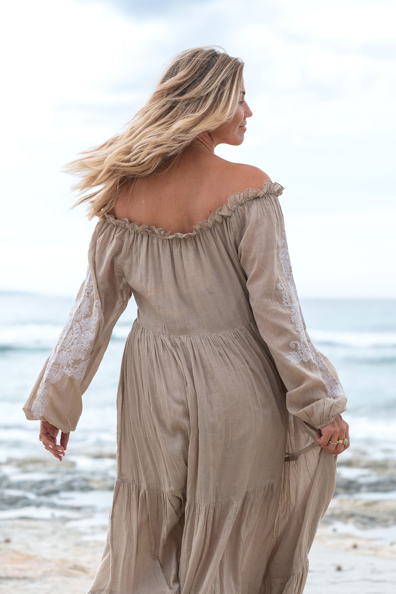 Bohemian jurk in light taupe van ibzmode, Brands of Ibiza