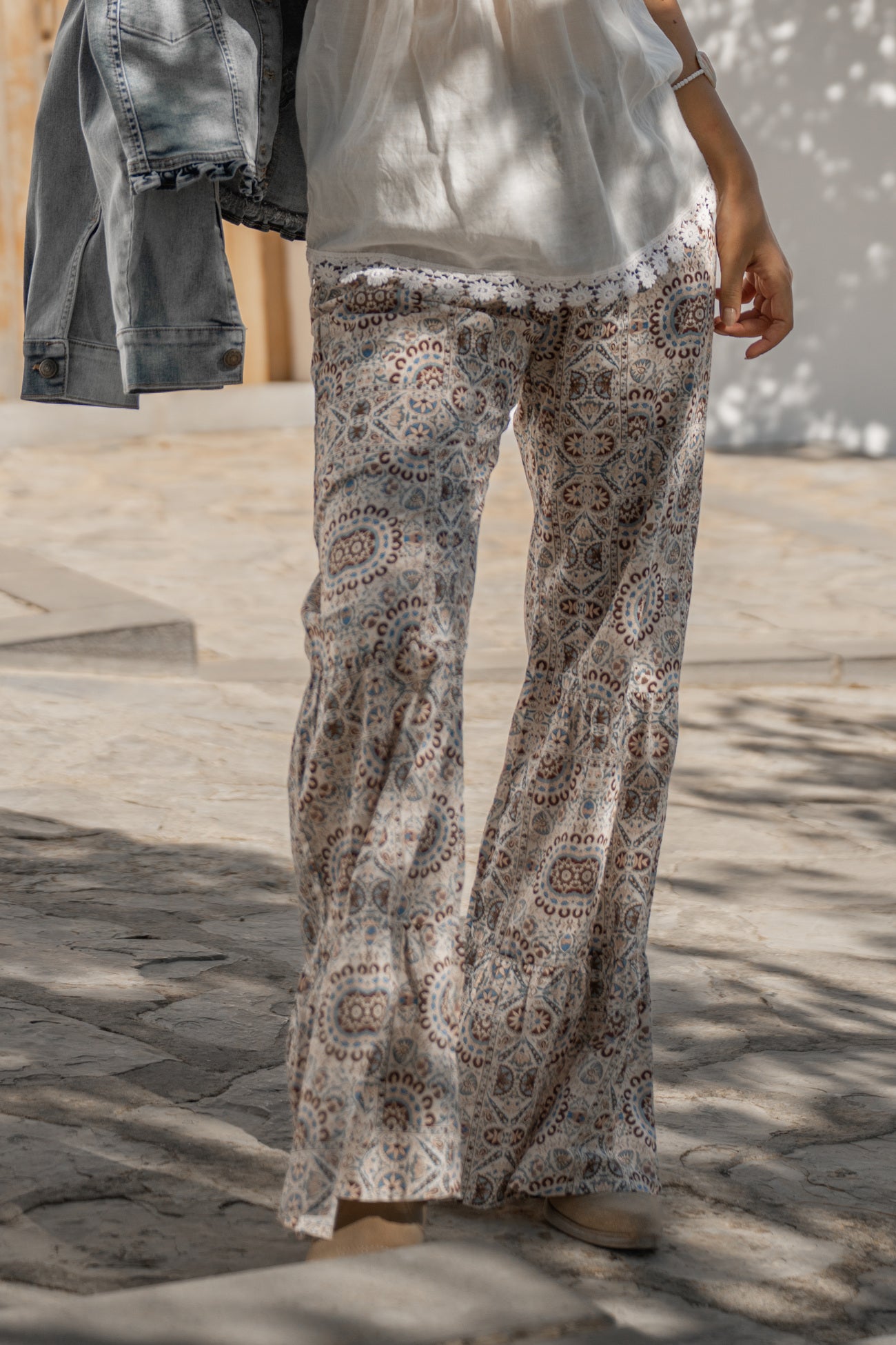 Isla Ibiza Baggy Pants Morena bohemian print broek dames with blue and brown pattern and elastic waistband