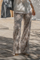 Isla Ibiza Baggy Pants Morena bohemian print broek dames with blue and brown pattern and elastic waistband