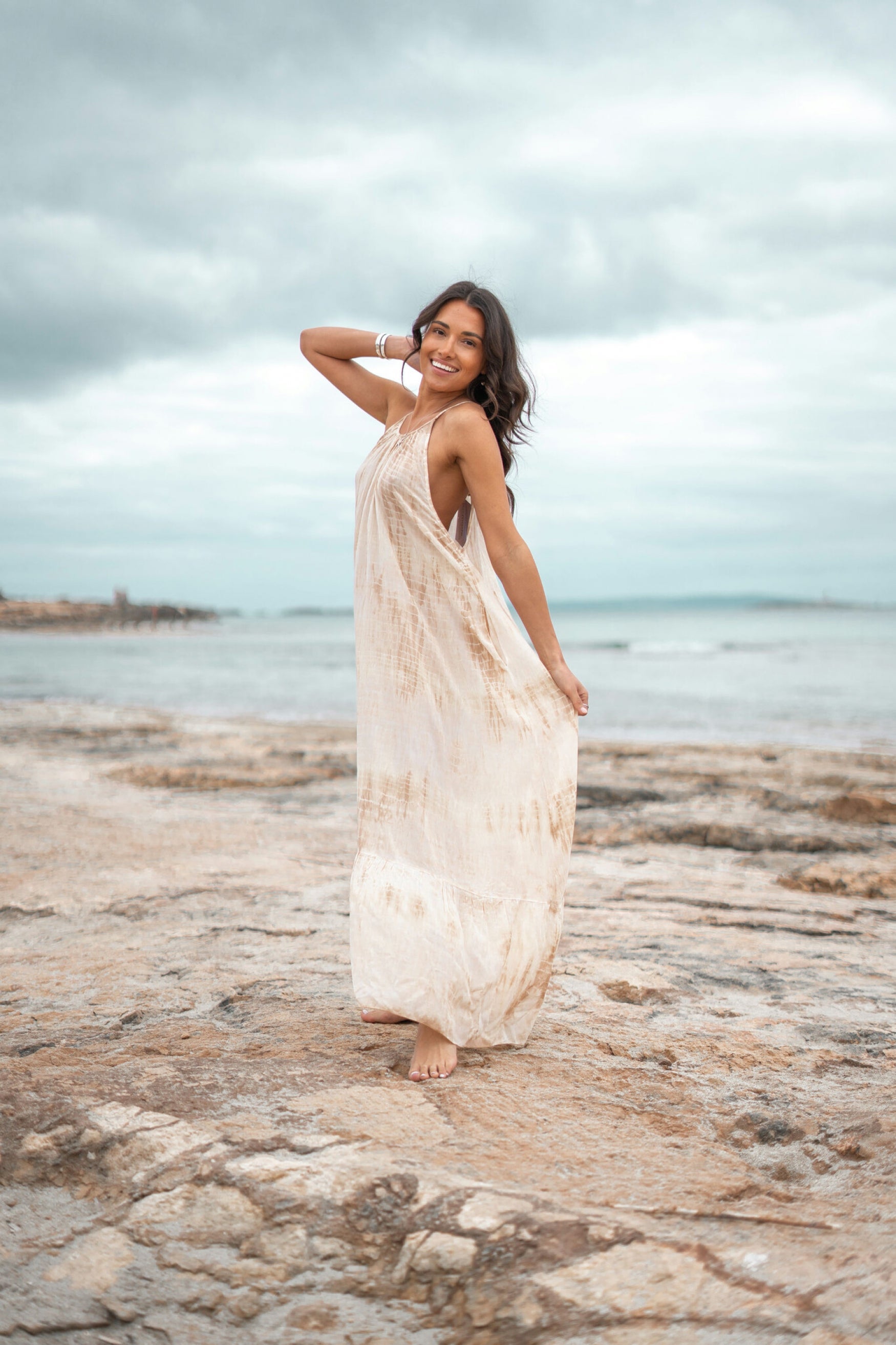Bohemian jurk in tie dye taupe van ibzmode, Brands of Ibiza